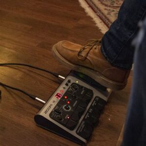 Zoom V6-SP Vocal Effects Processor Pedal - Image 8